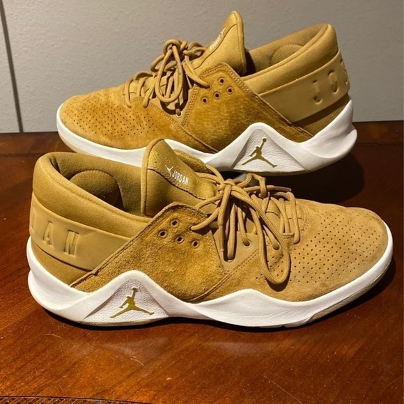 Athletic_Shoes